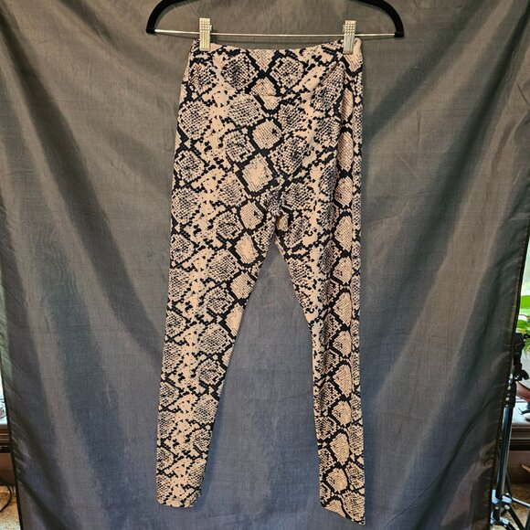 LuLaRoe lavender and navy snake skin leggings. One size - Picture 4 of 4